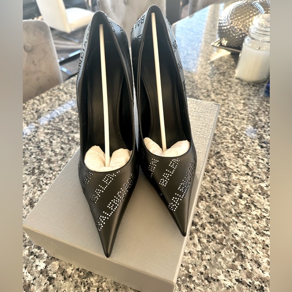 Authentic Balenciaga Black Leather Pumps - Picture 2 of 10